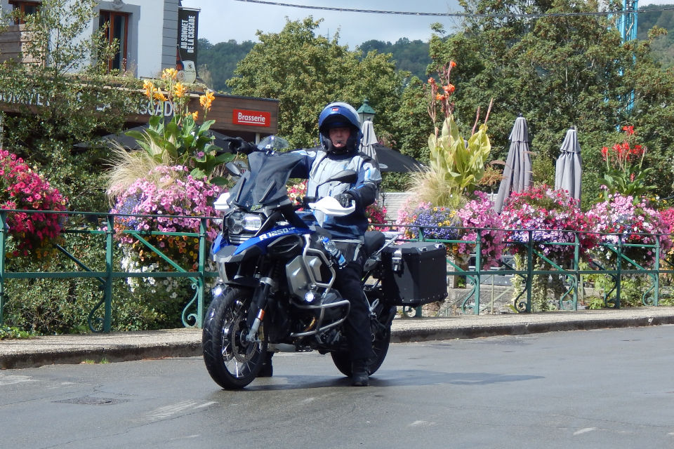 Motorrijbewijspoint Gouda examengarantie AVB en AVD